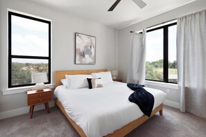4 bedrooms, iron/ironing board, WiFi, bed sheets - Luxury Home in North Austin: Next to Apple Campus (Austin)