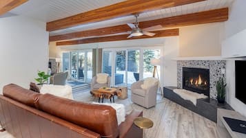 Condo, 2 Bedrooms | Living area