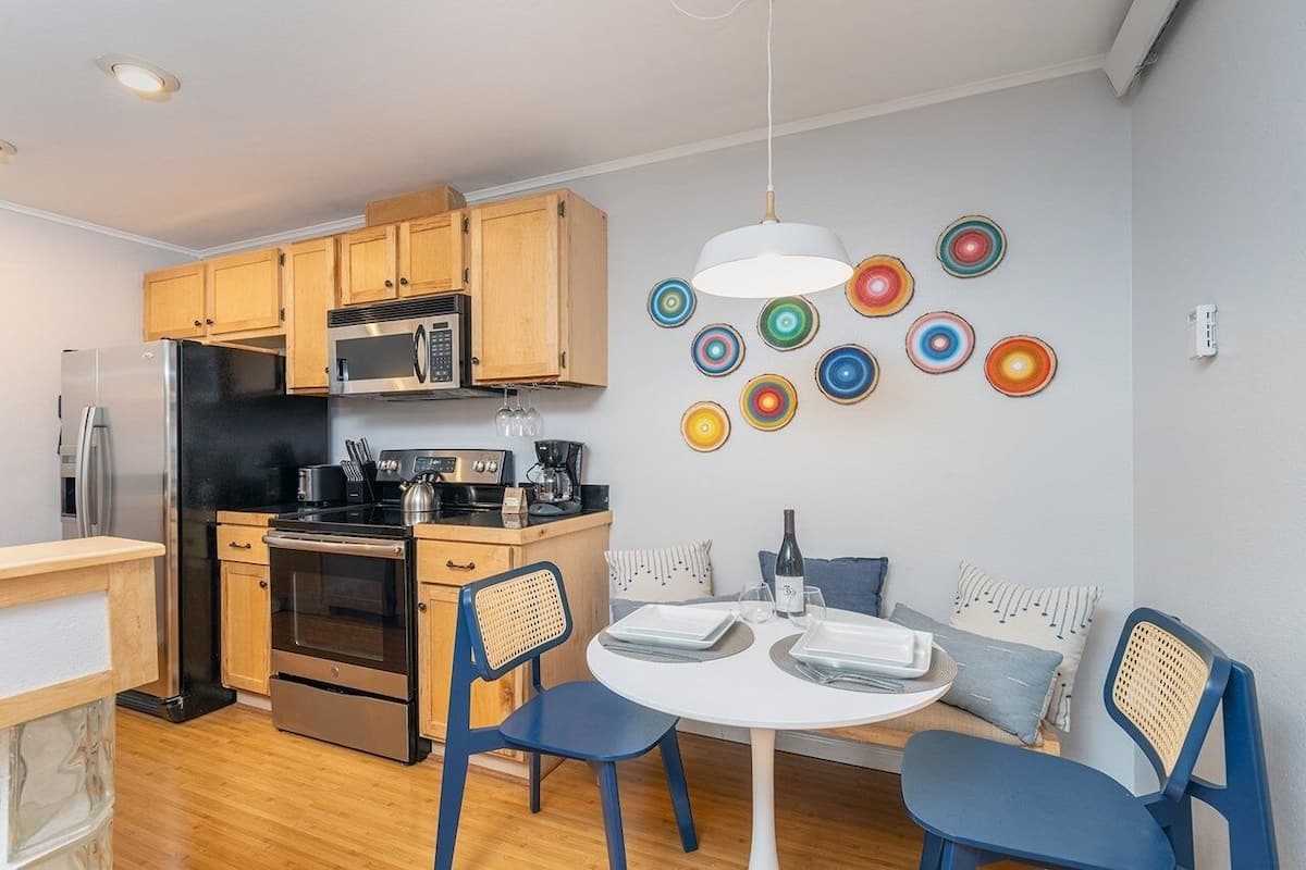 Condo, 2 Bedrooms | Private kitchen | Fridge, oven, coffee/tea maker, toaster