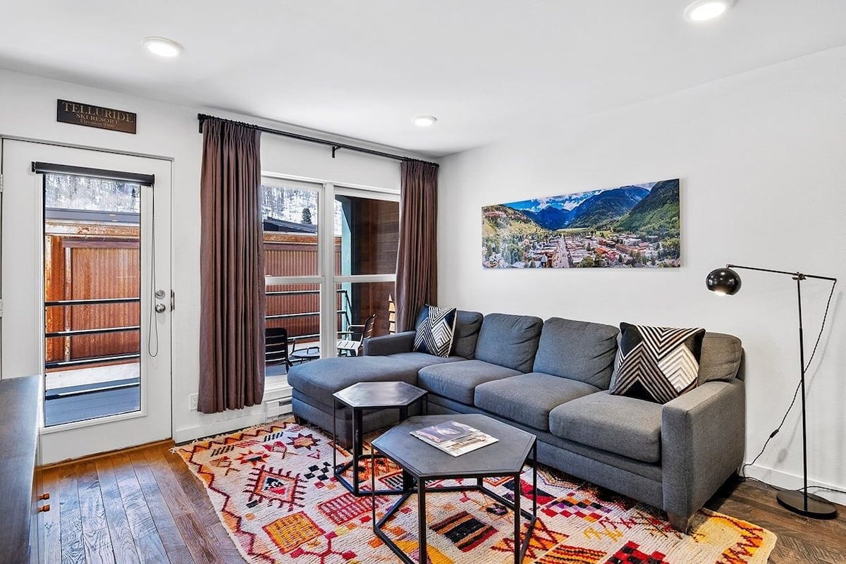 Condo, 2 Bedrooms | Living area