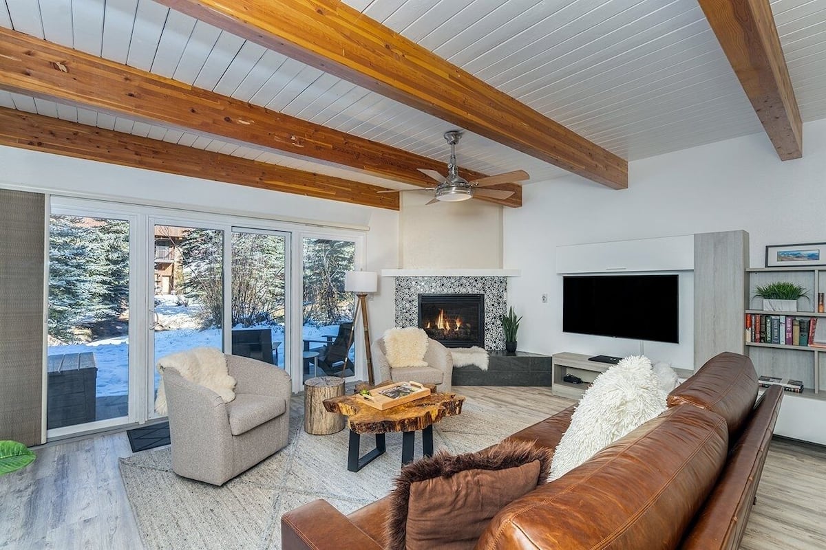 Condo, 2 Bedrooms | Living area