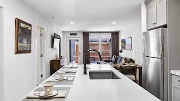 Condo, 2 Bedrooms | Interior
