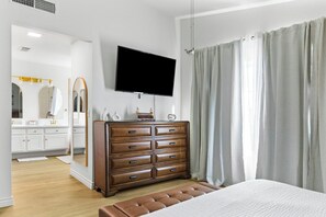 5 habitaciones, tabla de planchar con plancha, wifi y ropa de cama