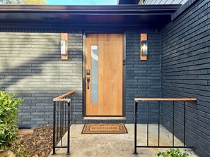 Exterior detail - Modern Rustic Retreat - Cozy 4-Bedroom ATL (Decatur)