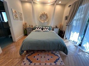 3 habitaciones, tabla de planchar con plancha, wifi y ropa de cama 
