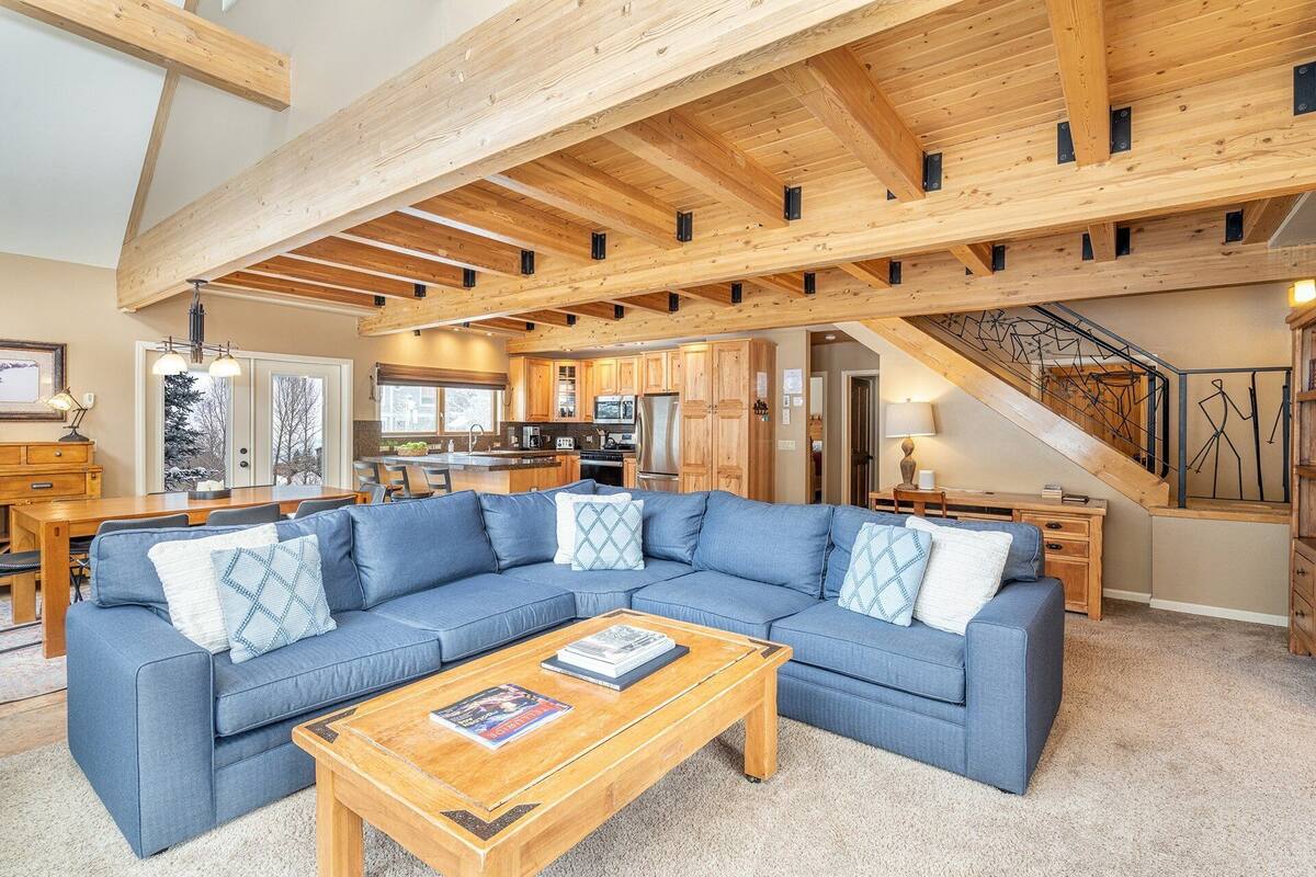 Condo, 4 Bedrooms | Living area