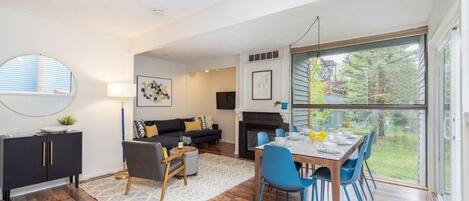 Condo, 3 Bedrooms | Living area