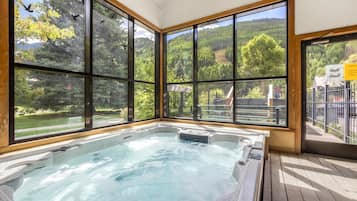 Condo, 2 Bedrooms | Interior