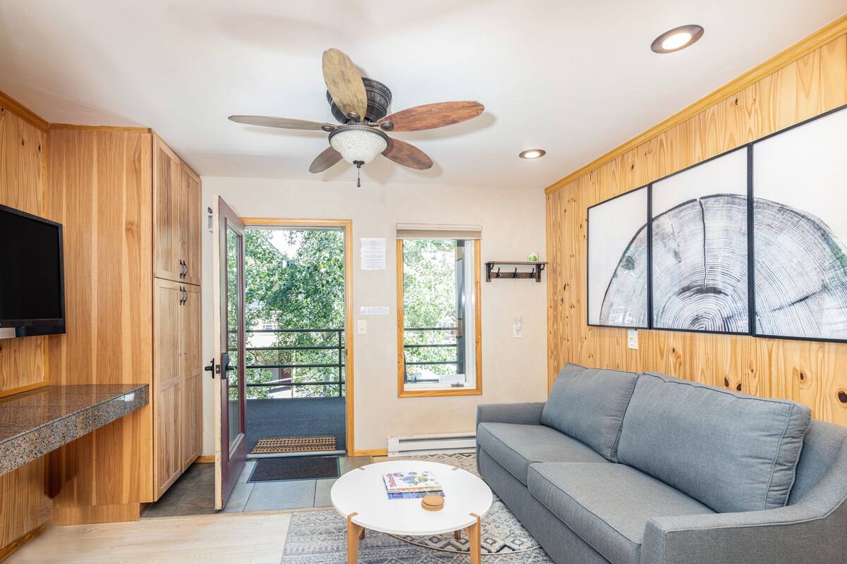 Condo, 1 Bedroom | Ruang tamu