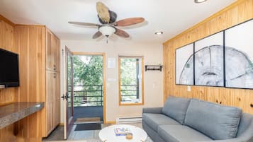 Condo, 1 Bedroom | Living area
