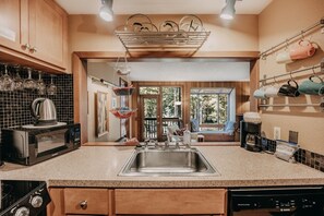 Condo, 3 Bedrooms | Private kitchen | Fridge, coffee/tea maker, toaster - Glacier Mt Baker Lodging (Deming)