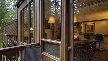 Condo, 2 Bedrooms | Property grounds