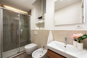 Shower, hair dryer, bidet, towels - Lovely Flat In Genova Historic Center B, Genova, Italy (Genova)
