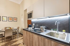 Fridge, microwave, stovetop, dishwasher