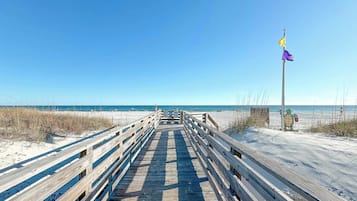 Beach nearby, sun loungers, beach towels