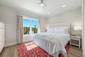 3 室のベッドルーム、旅行用ベビーベッド、WiFi (無料)、ベッドシーツ