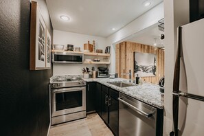 Condo, 1 Bedroom | Private kitchen | Fridge, coffee/tea maker, toaster - Glacier WA Mt Baker Vacation Rentals (Deming)