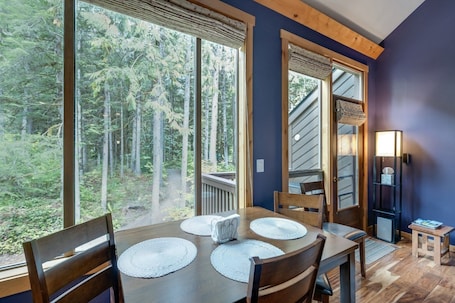 Condo, 2 Bedrooms | Dining