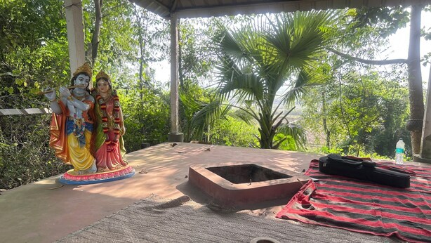 Living area - Golok Riverside Retreat (Bolpur)