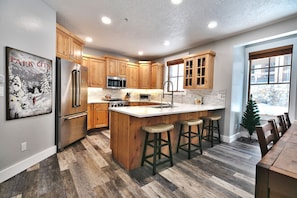 Condo, 3 Bedrooms | Private kitchen | Fridge, coffee/tea maker, toaster