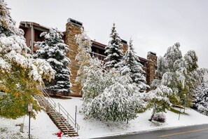 Condo, 3 chambres | Extérieur
