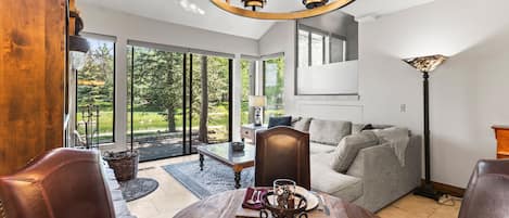 Condo, 2 Bedrooms | Interior