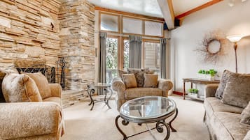 Condo, 3 Bedrooms | Living area