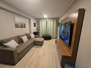 Smart TV - Apartment in front of Parque de las Aguas (Lima)