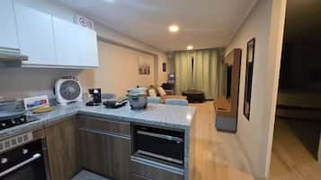 Fridge, microwave, oven, coffee/tea maker