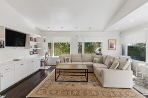 TV - Stunning one-level, 5 bedroom East Beach home with pool (Saint Simons Island)