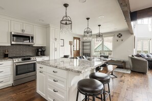 Condo, 4 habitaciones | Cocina privada | Refrigerador, cafetera y tetera y tostadora