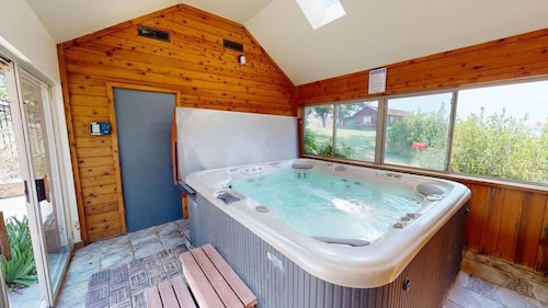 Pack Creek - Trails End, Affordable Cabin