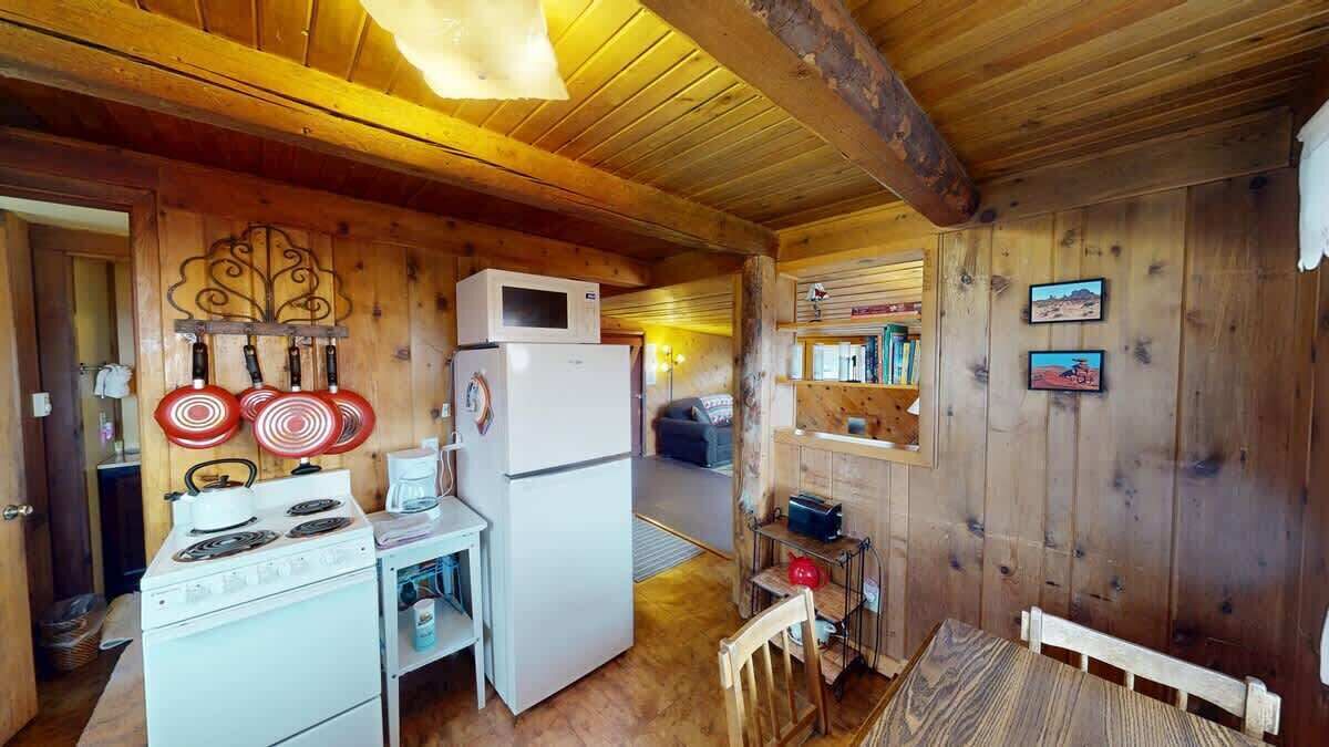 Coffee/tea maker, fridge, microwave, stovetop