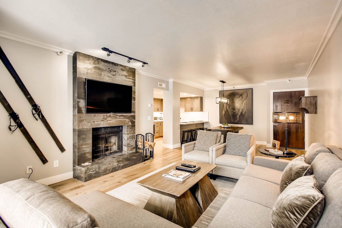 Condo, 1 Bedroom | Living area