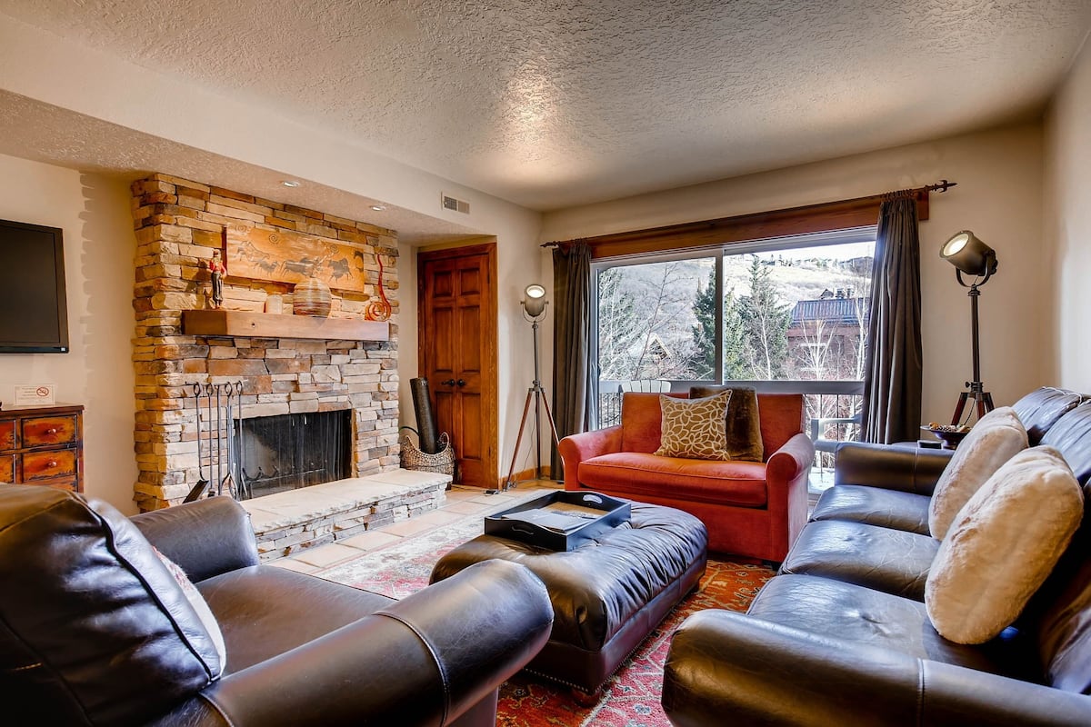 Condo, 2 Bedrooms | Living area