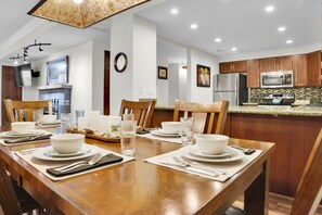Condo, 2 habitaciones | Restaurantes