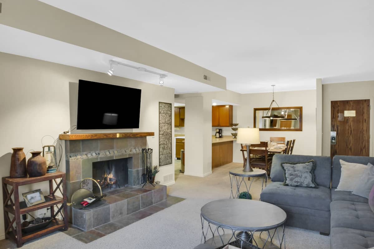 Condo, 2 Bedrooms | Living area