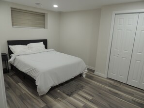 2 عدّة غرف نوم ومكتب ومكواة/لوح كي وواي فاي مجانًا