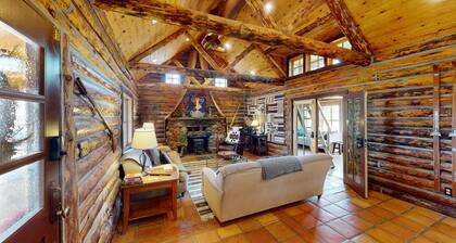 Pack Creek ~ Gate House : Beautiful Fully Renovated Cabin. Copper Soaking Tub. High-End Kitchen
