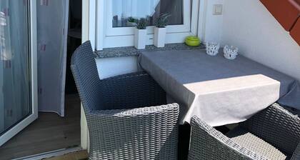 Kleine Ferienwohnung mit Seeblick, Balkon und Wi-Fi