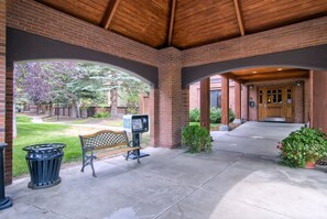 Appart'hôtel, 3 chambres | Enceinte de l’hébergement