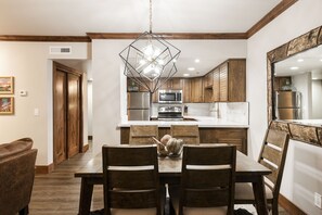 Condo, 2 Bedrooms | Dining