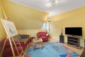 TV, stereo - Apartment 'Ruhepol, 75qm' with Shared Pool, Shared Garden and Wi-Fi (Vellmar)