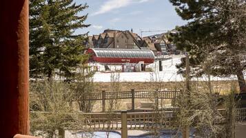 Condo, 2 Bedrooms | Property grounds