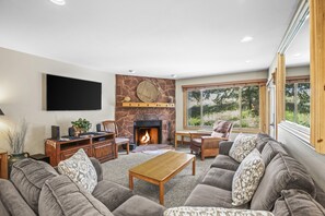 Condo, 3 habitaciones | Área de sala de estar