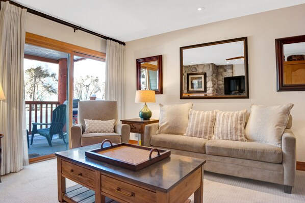 Studio | Living area