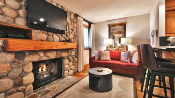 Condo, 2 Bedrooms | Living area