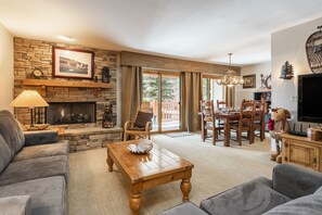 Condo, 2 Bedrooms | Living area