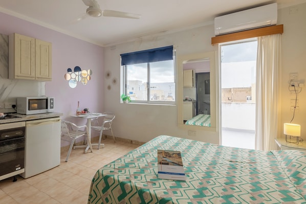 Standard Studio (Exiles Beach - Stefanella Studio 12) | 1 bedroom, iron/ironing board, free WiFi, bed sheets - Stefanela Building Apartments (Sliema)