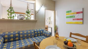 Standard Apartment, Multiple Bedrooms (Exiles Bay - Stefanella apart 6) | Dining